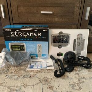 Sirius Satellite Radio Car Truck Streamer With With Dock And Extras BRIX